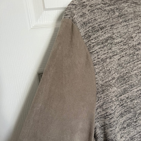 LOGO by Lori Goldstein Heathered Sharkbite Hem Cardigan - Picture 3 of 7